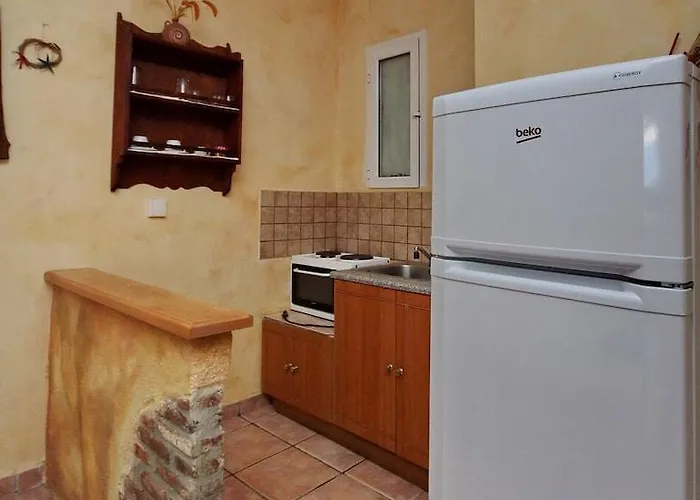 Aphrodite Apartment *